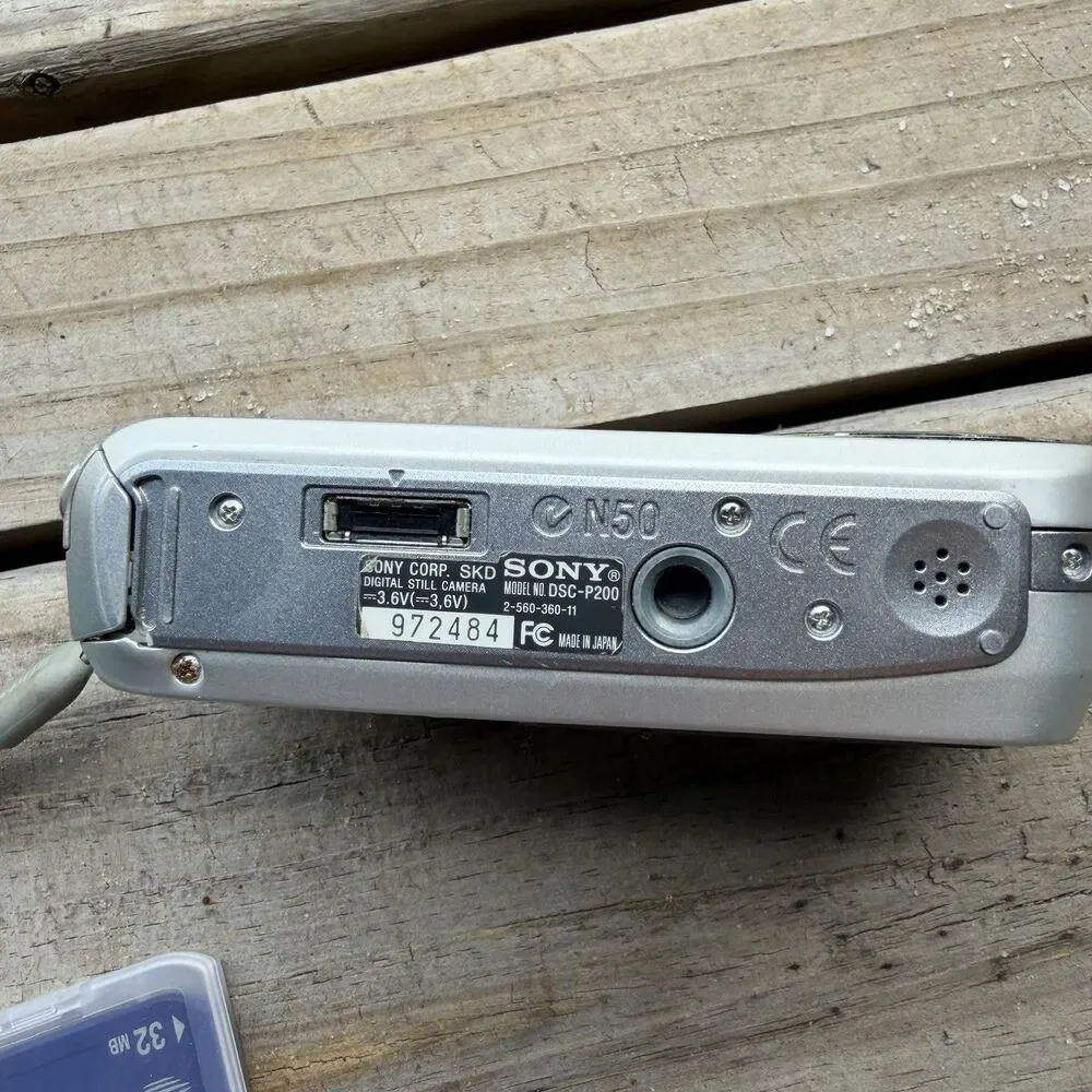 Sony Cybershot DSC-P200 7.2MP Digital Camera With Memory Card (no Charger)